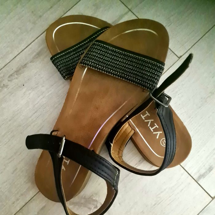 Sandale purtate o singura data