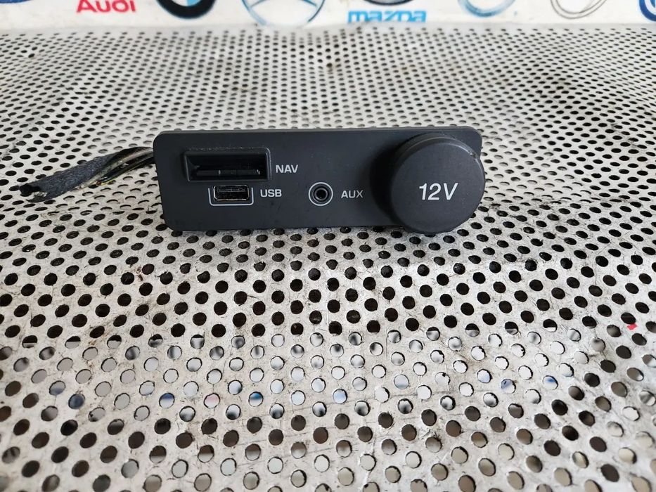 Modul Auxiliar USB Bricheta Land Rover Range Rover Evoque Discovery Sport Jaguar E/F Pace Dezmembrez Range Rover Evoque Facelift An 2015-2016-2017-2018-2019 2.0 D Automat 4x4 Volan Stanga - Dezmembrari Arad