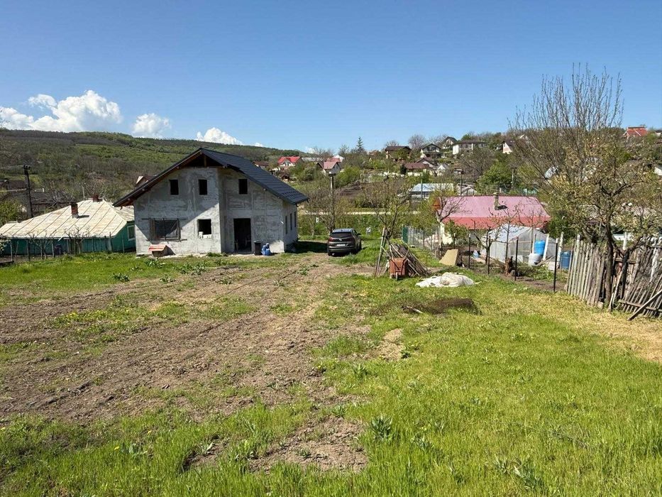 Casă la roșu + teren de 1450 mp în Rediu, Iași