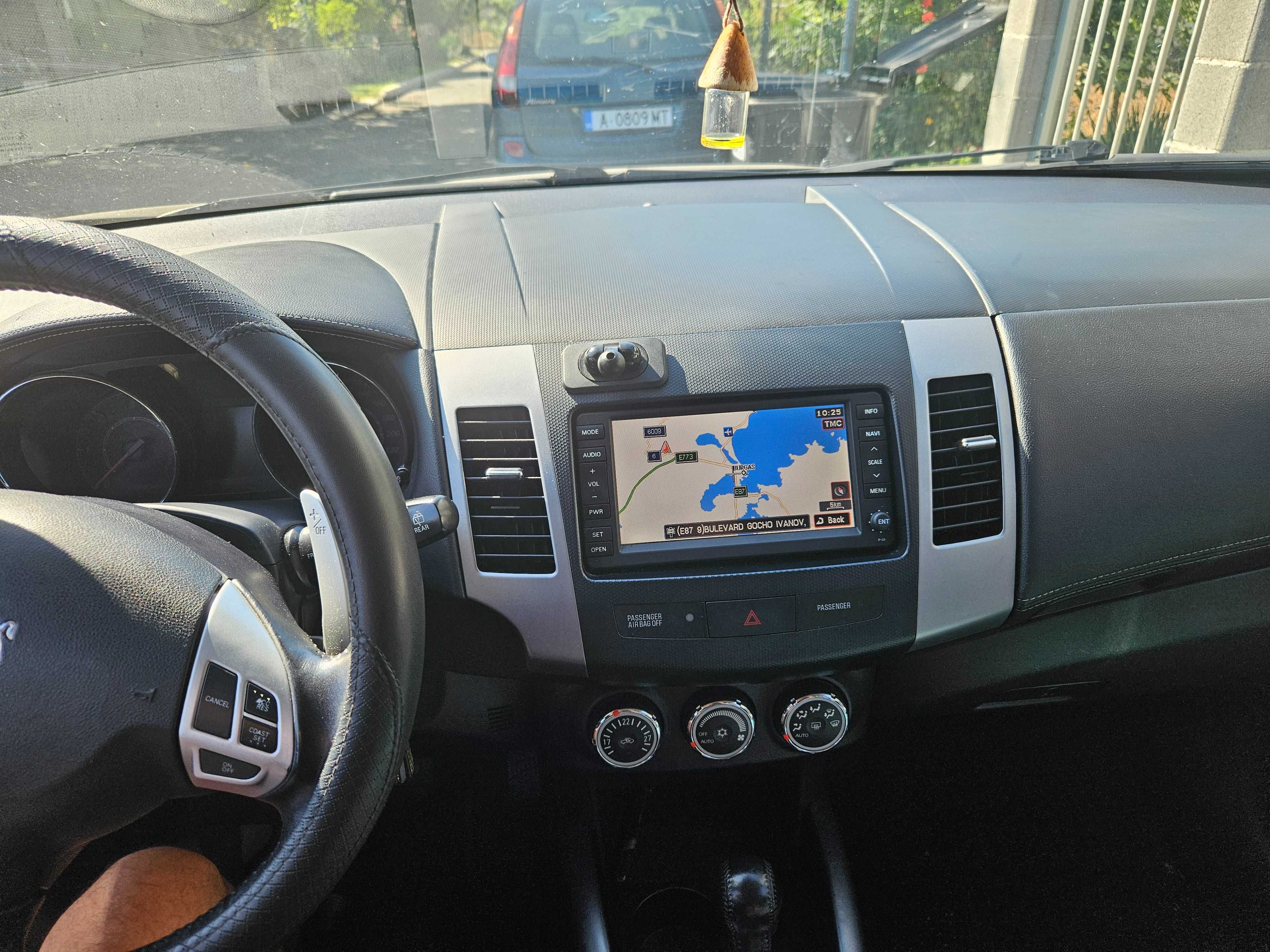 СУВ автомобил Пежо 4007