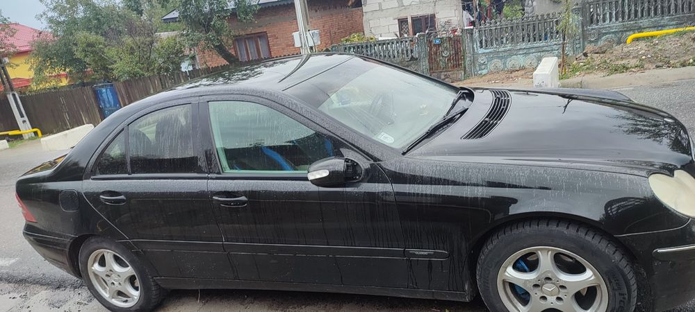 Vând Mercedes c 200