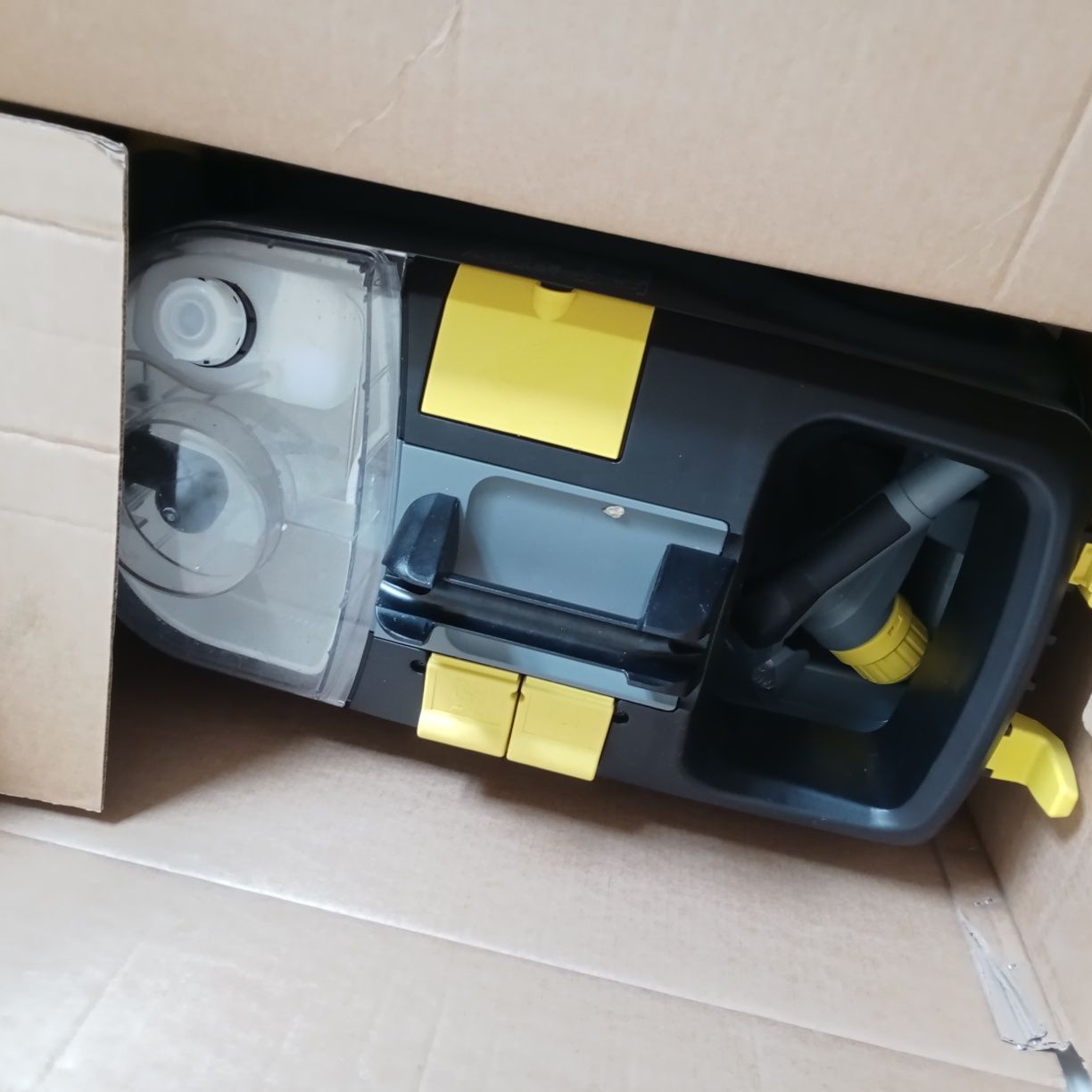 Профессиональный моющий пылесос Karcher