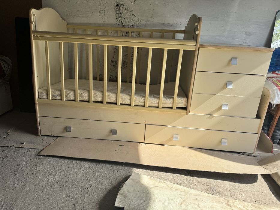 Детский манеж и кровать