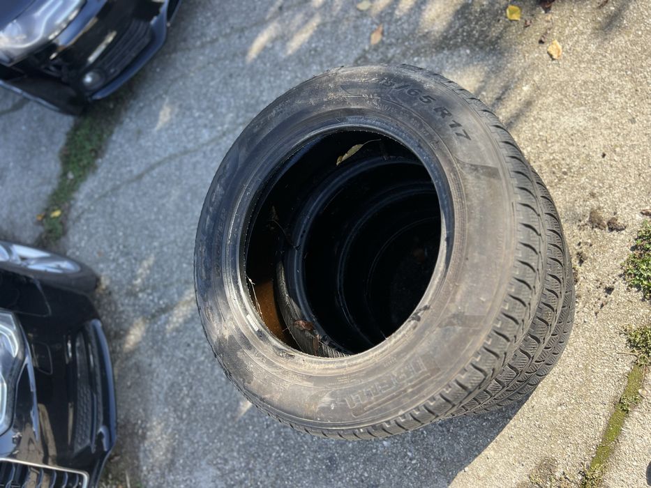 Зимни гуми 215/65/17 Pirelli dot 21.с 7 мм грайфер . Цена за всичките.