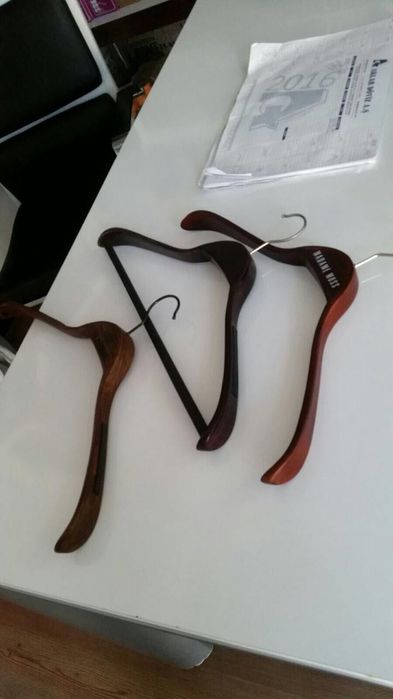 Продам плечики для одежды деревянные.