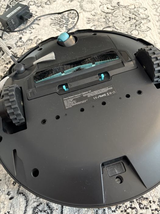 Aspirator robot folosit foarte putin