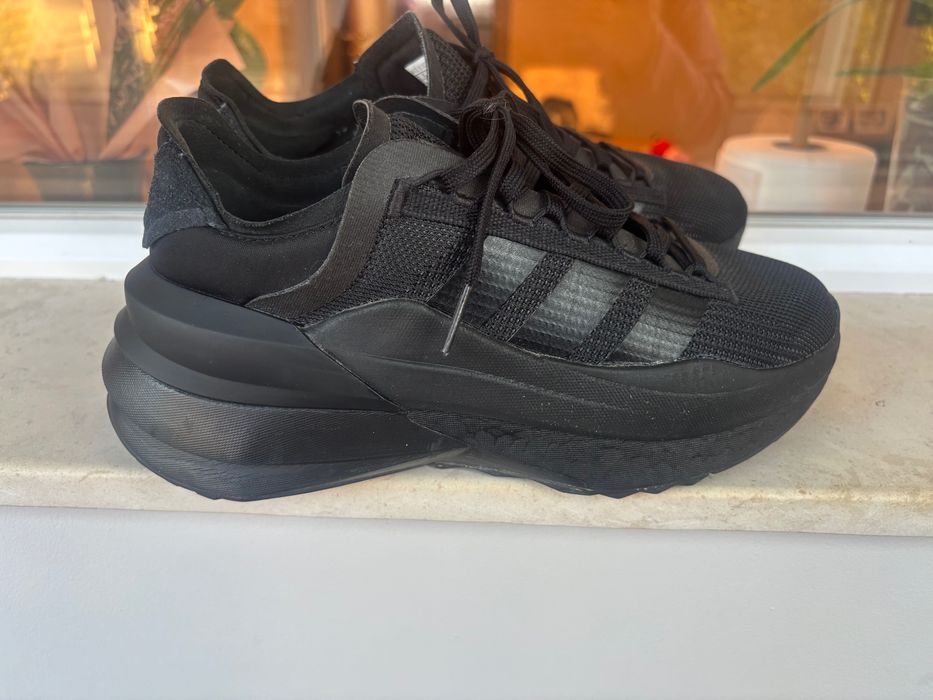 Маратонки Adidas avryn