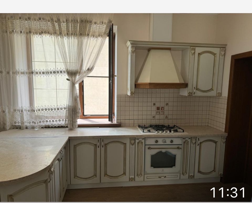Продам кухню белую