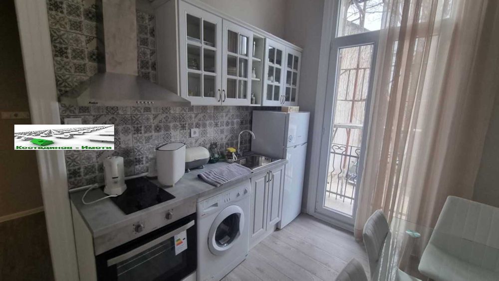 Дава се под наем Етаж от къща в Пловдив, Център - 90 кв.м за 918 € - Снимка #8