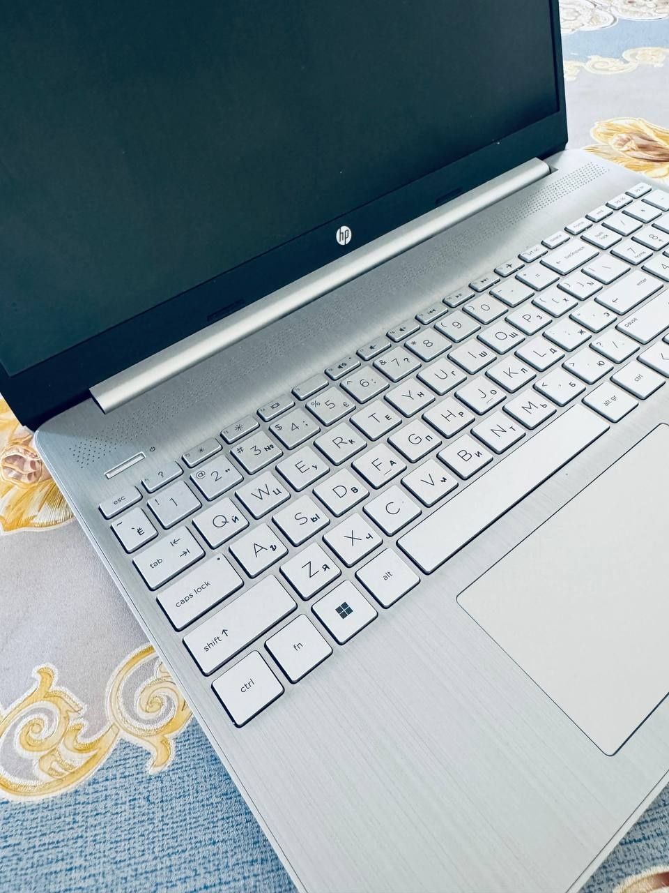 Notebook  yangi holatda