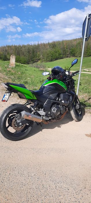 Vând kawasaki ZR750L 2009