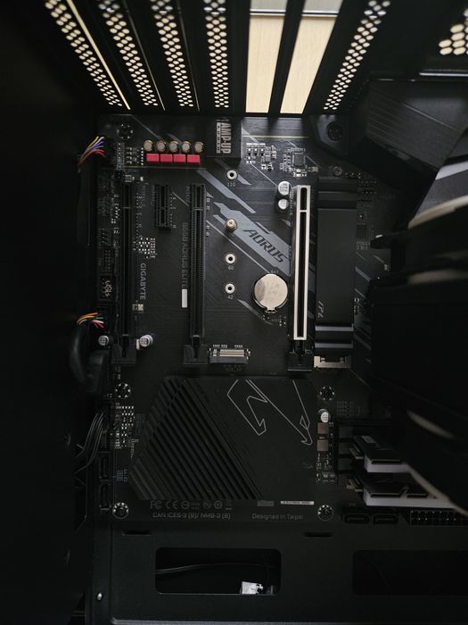 Gaming компютър Gigabyte B550 Aorus Elite (AM4) , 5700x, 16GB