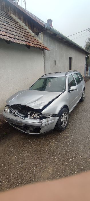 VW golf IV 2002 variant 1.6 pe benzina