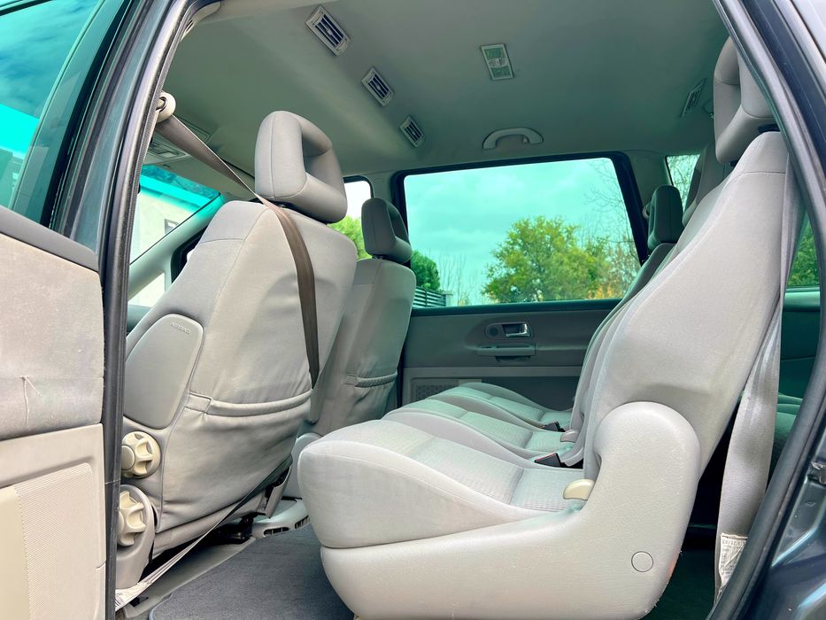 • Volkswagen Sharan / 7 Locuri / Pachet High-Line / Cutie Automată •