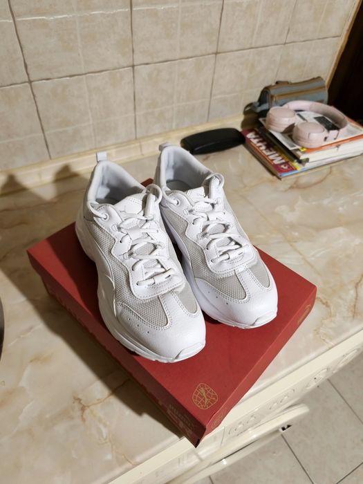 Маратонки Puma бели