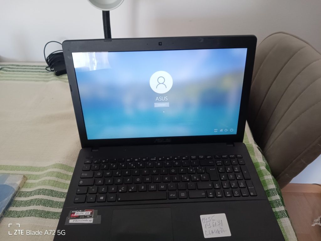 Vând laptop Asus Windows 10