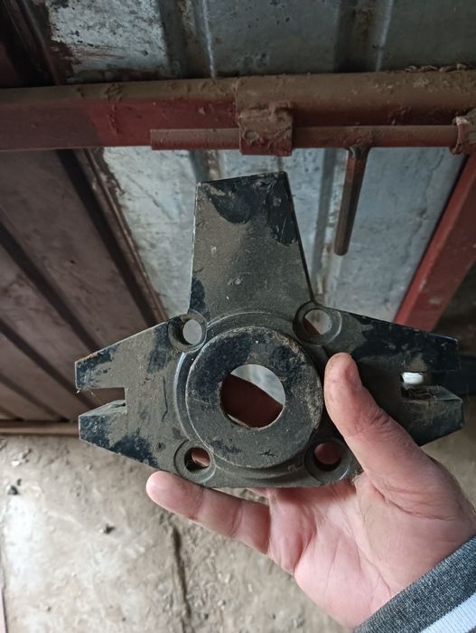 Piesa de motocositoare Carpatina făcută din fier nu din fonta