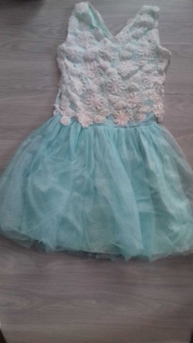 Еднакви рокли за мама и малка дама