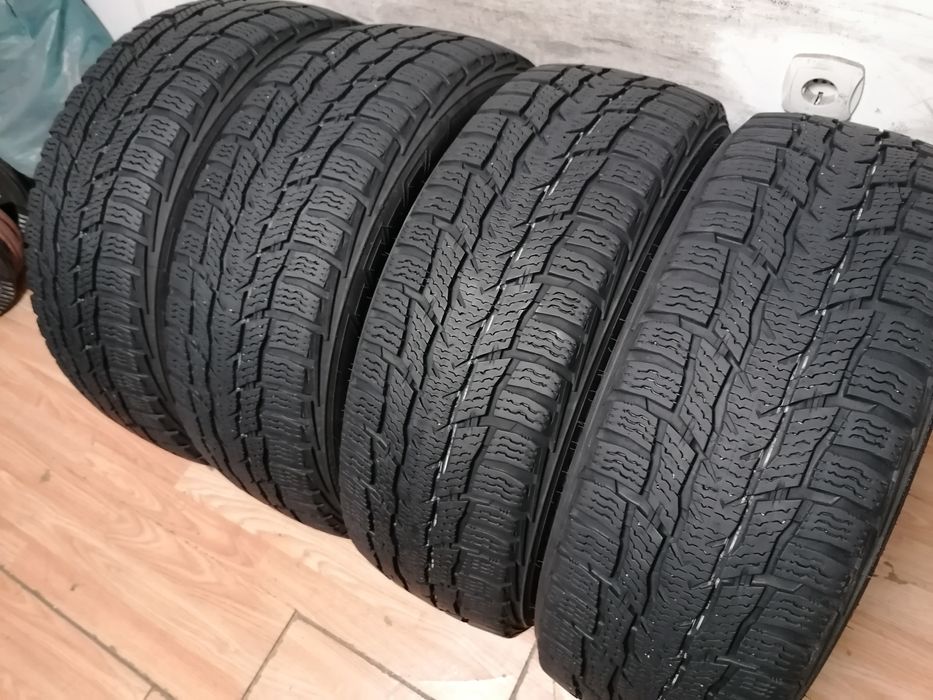 215/60/17C Nokian / бус зимни гуми