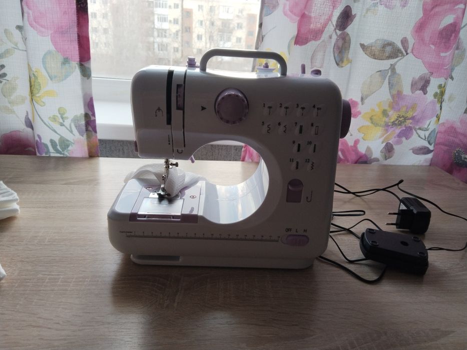 Продам швейную машинку