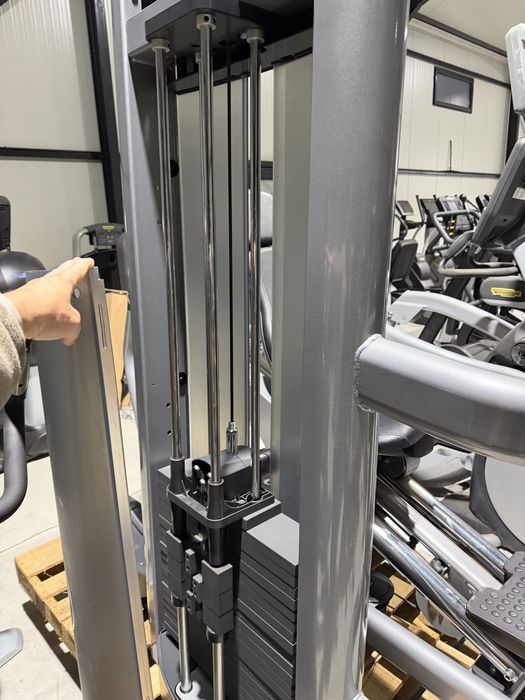 Presa picioare LIFE FITNESS,  este noua