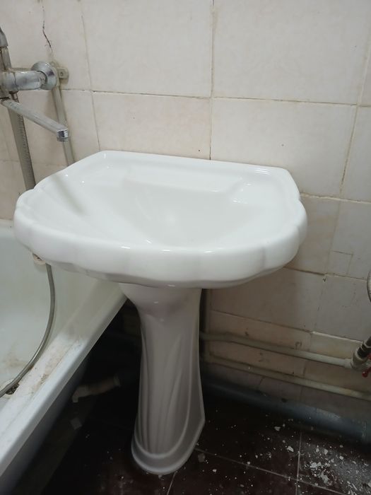 Продам раковину с подставкой