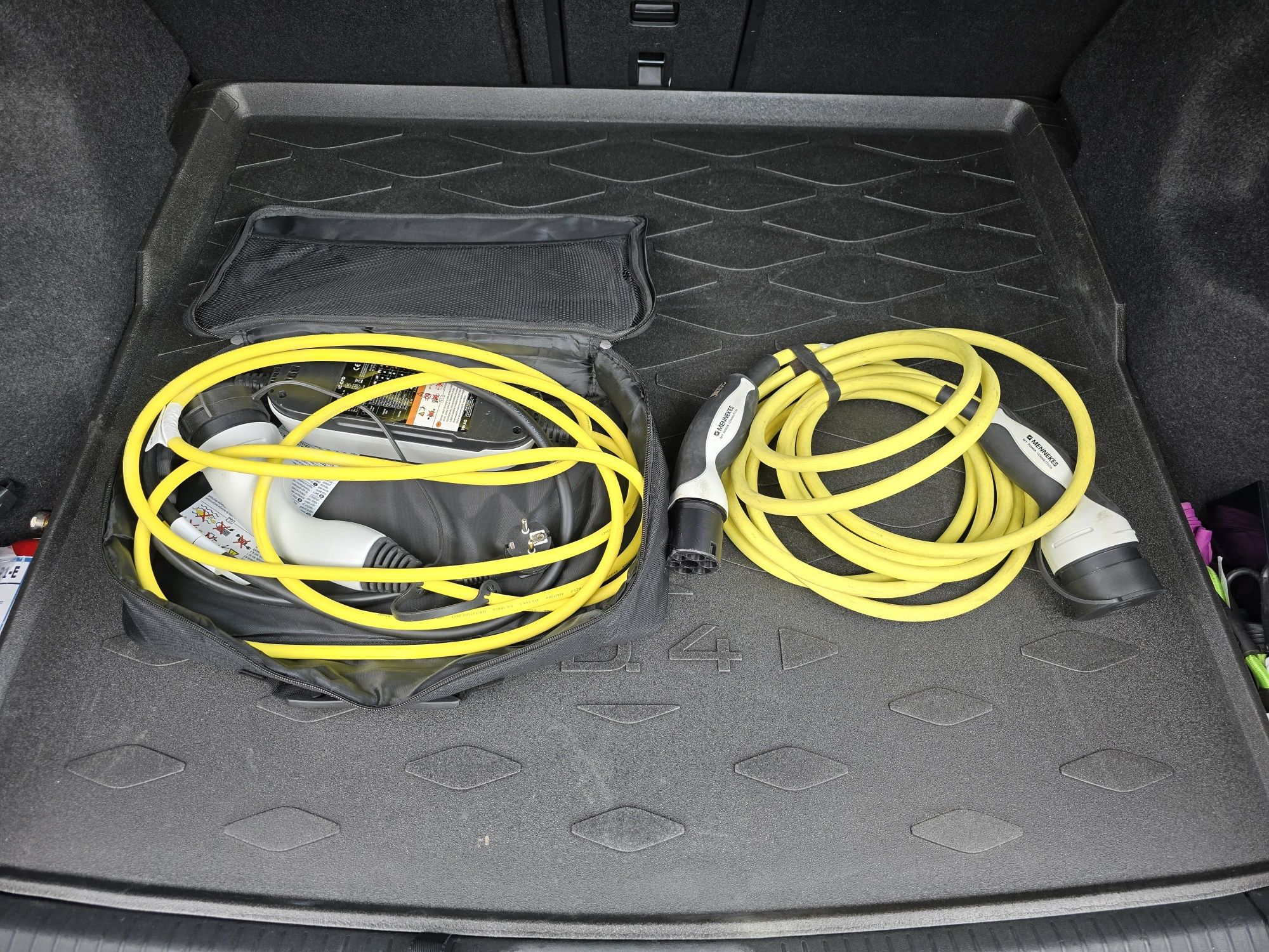 Volkswagen ID4 Electric,CADOU statie de incarcare (Wallbox)11Kw