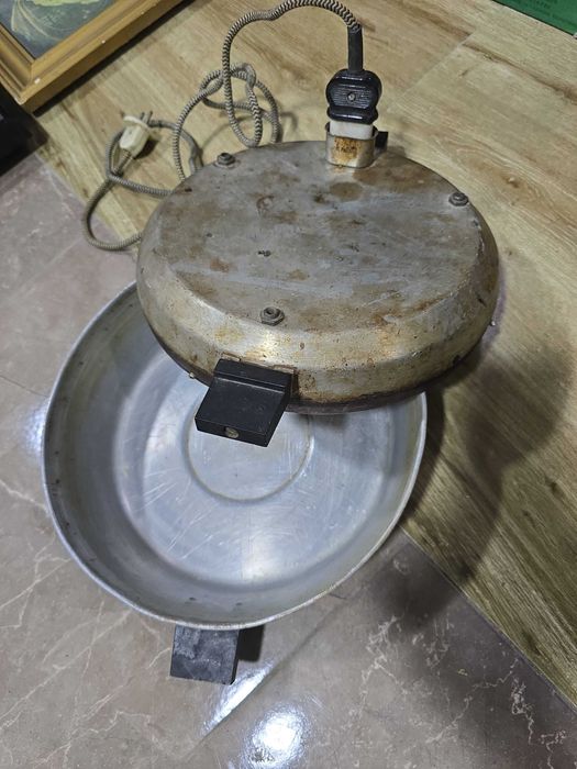 Советскпя электросковорода в рабочем состоянии бу.