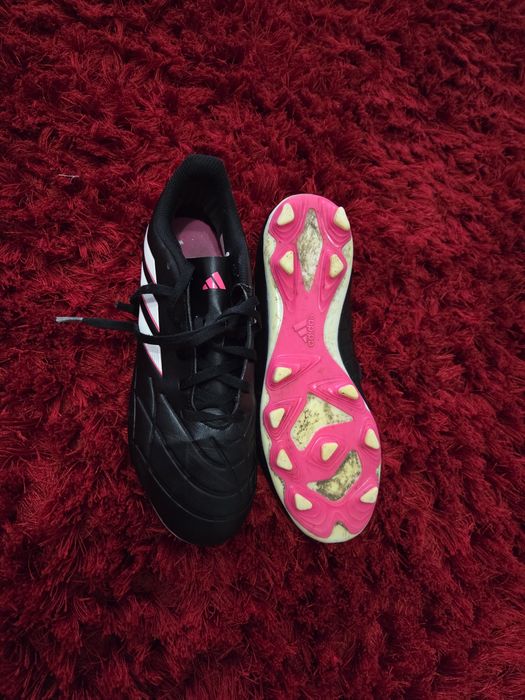 Ghete de fotbal adidas