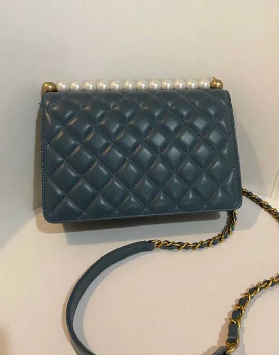 Chanel -естествена агнешка кожа,нова дамска чанта