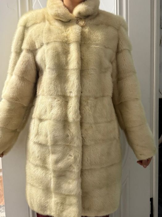 Норковая шуба. В молочном цвете. В отличном состоянии