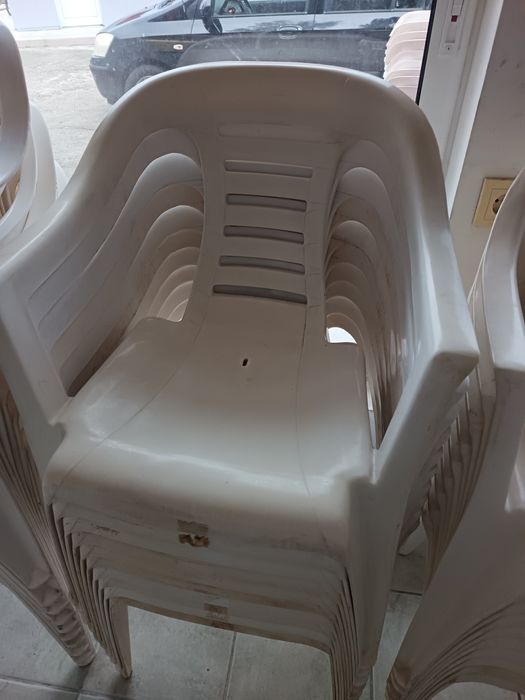 Пластмасови столове