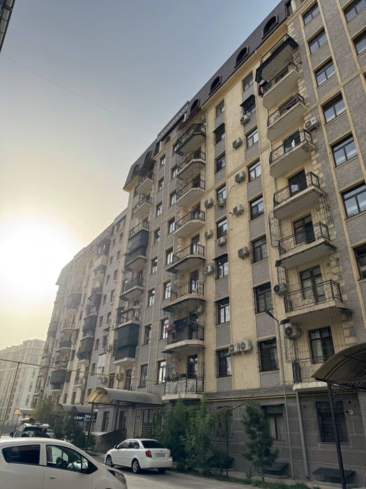 Yakkasaroy 8- roddom  3 xonali kvartira, 98kvm sotiladi