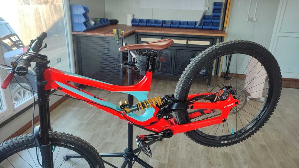 Specialized Demo 8, M , carbon, 2018 sau cadrul 4500lei