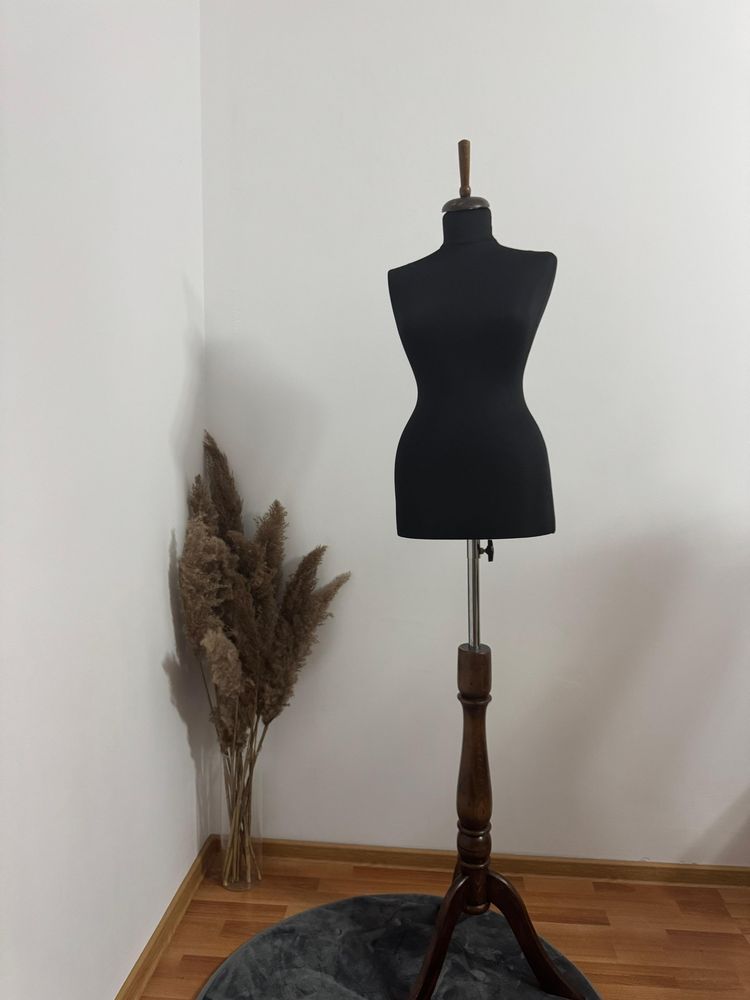 Bust manechin pentru costumatie nunta