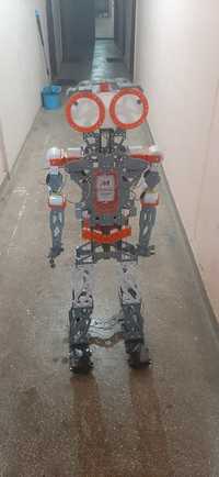 Robot de jucarie cu baterie