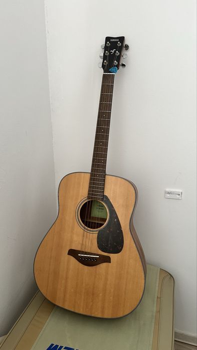 Прлдам гитару yamaha fg800