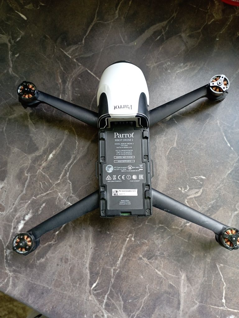 Дрон Bebop Parrot 2 работещ.