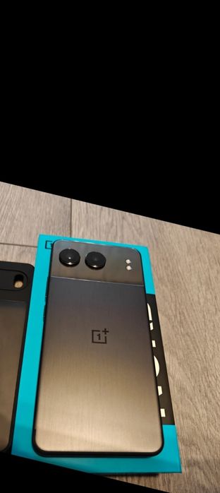Vând oneplus nord 4 ,negru ,12 GB RAM,256 gb memorie