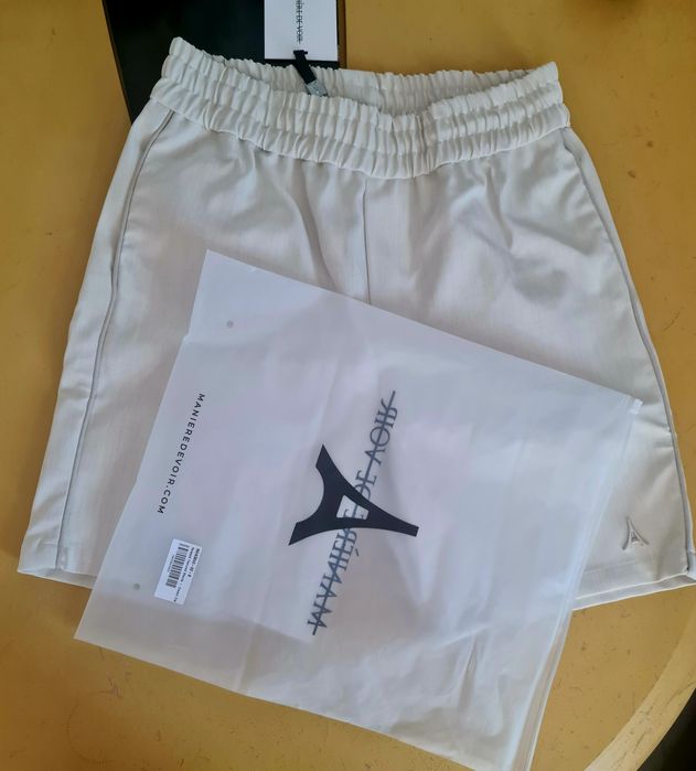 Pantaloni scurti Maniere Devoir