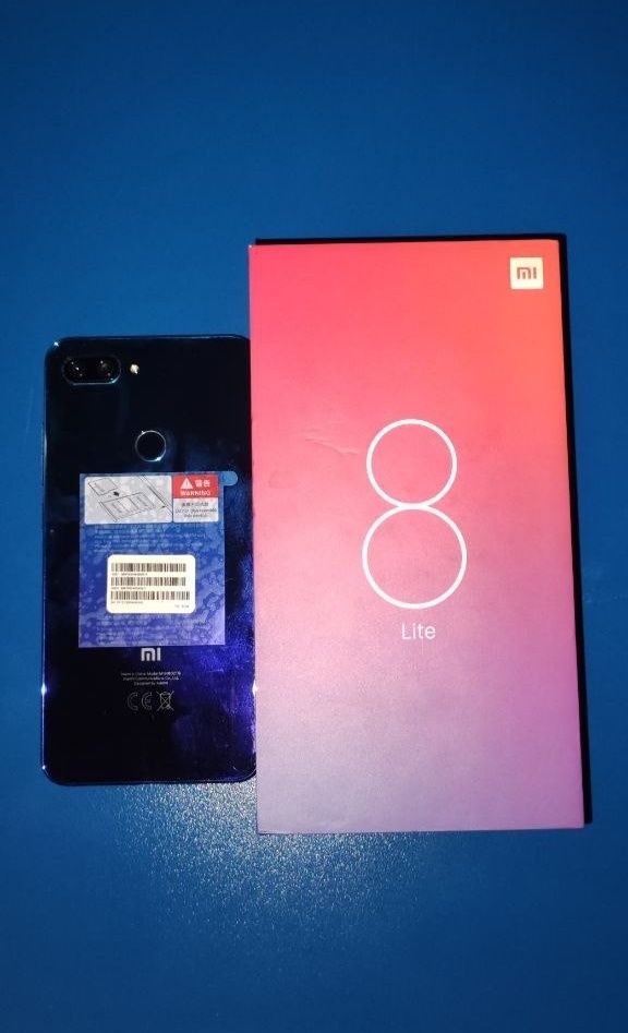 Продам Xiaomi mi 8 lite 4/64GB