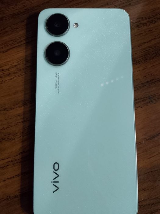 Продаю Vivo y 03