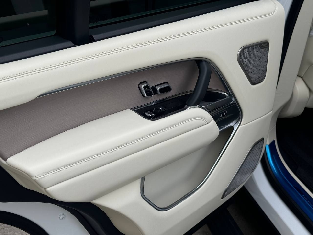 Land Rover Vogue Autobiography P530