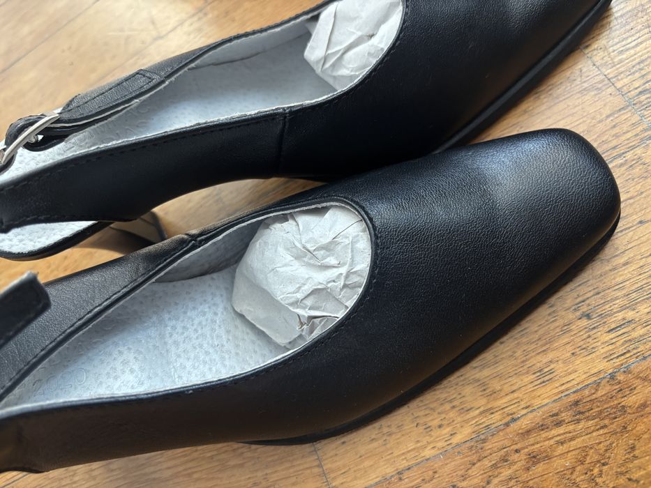 Pantofi din piele. 36