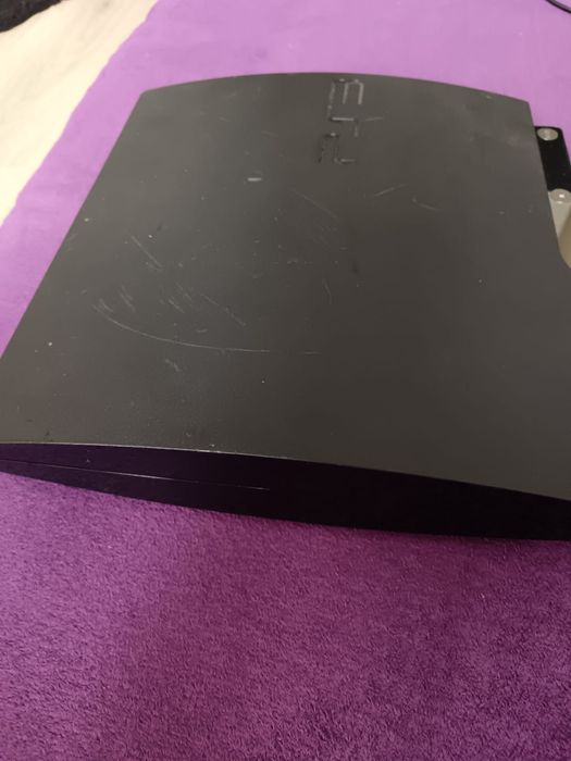 Vând PS3 este modat