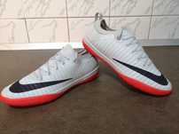 Vând ghete de fotbal pentru sintetic Nike Mercurial