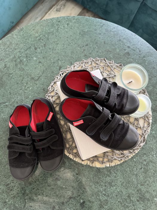 Два броя детски обувки за спорт