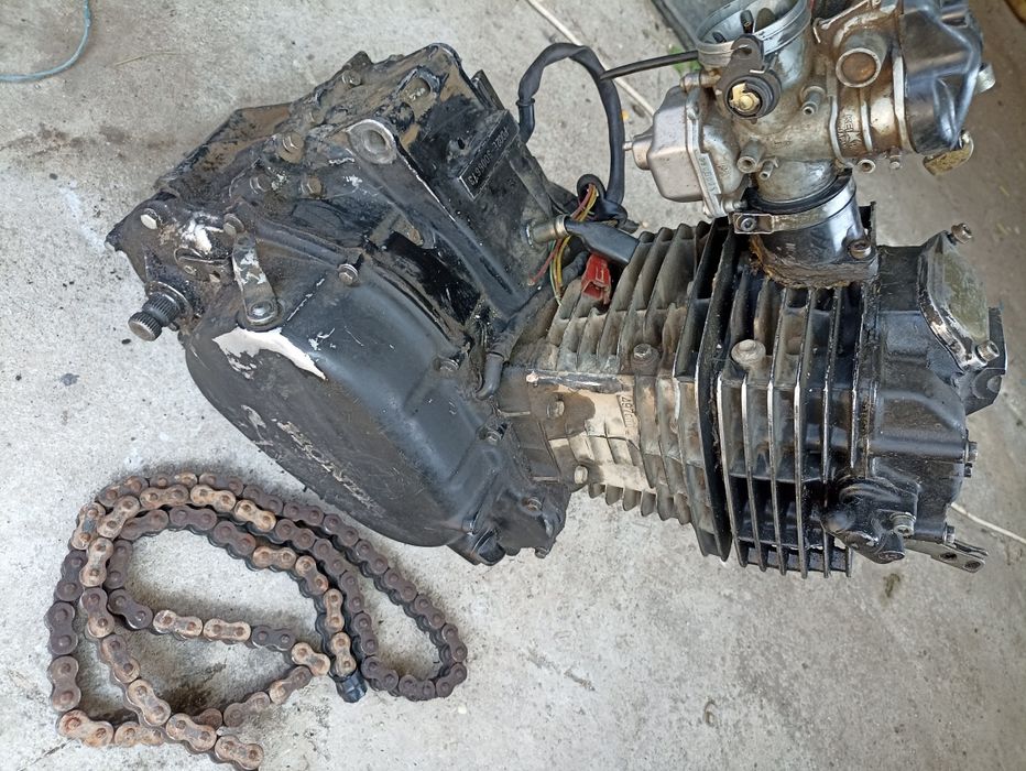 Vând cross honda 250 CC cu motor de schimb