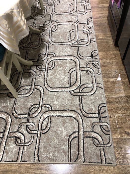 Палас для кухни размер 3 на 1,5 в хорошем состоянии