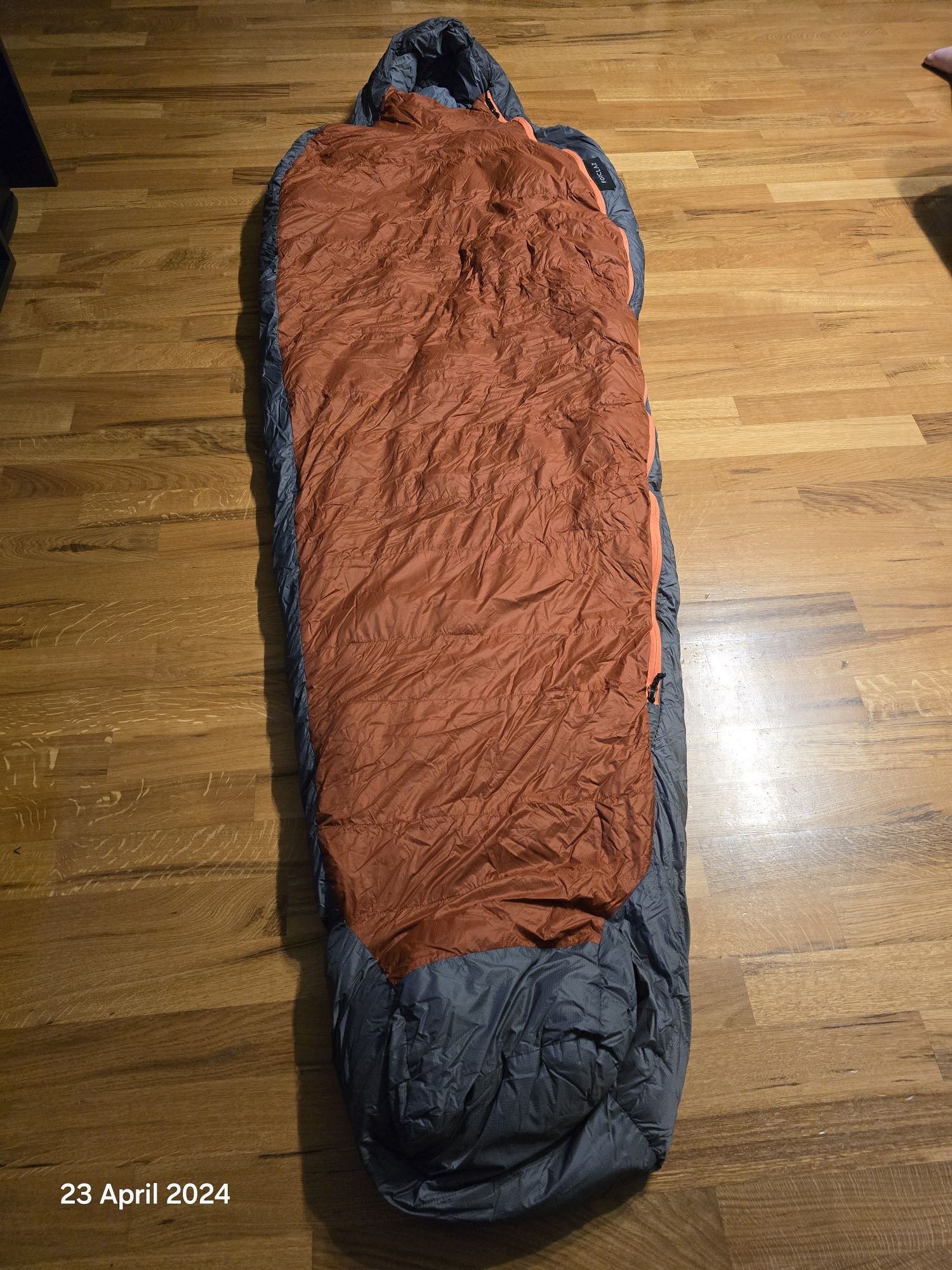 Sac de dormit cu umplutură din puf Forclaz MT900
